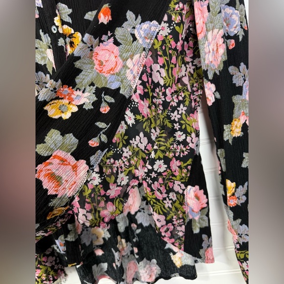 Free People women’s black multi colored floral button down blouse. Size Medium - Picture 5 of 7